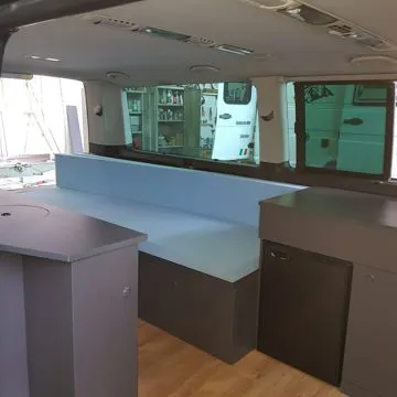 ALLESTIMENTO LIVING REALIZZATO SU VW T5