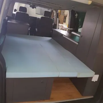 ALLESTIMENTO LIVING REALIZZATO SU VW T5 