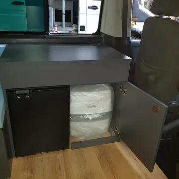 ALLESTIMENTO LIVING REALIZZATO SU VW T5