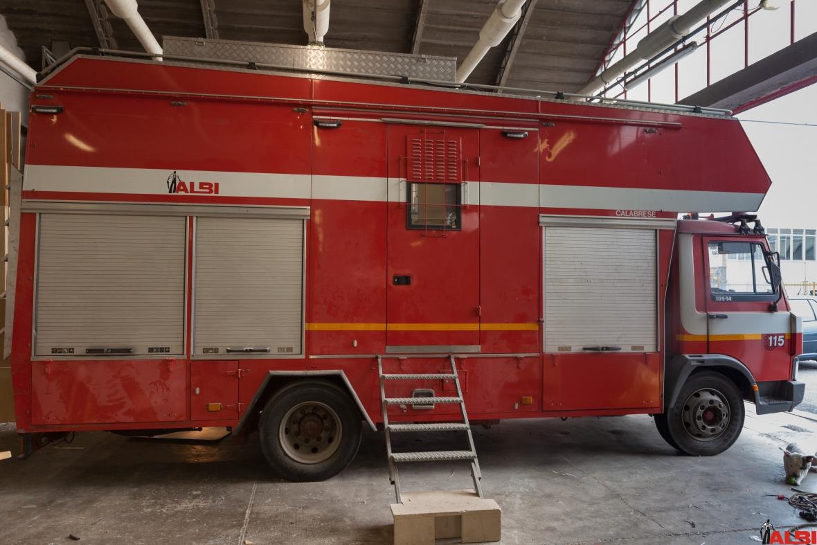 ARREDAMENTO MEZZO VIGILI DEL FUOCO DI GENOVA